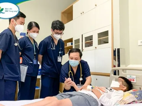 Giấu bố mẹ mua rắn độc về nuôi, bé trai 13 tuổi bị cắn nhập viện cấp cứu