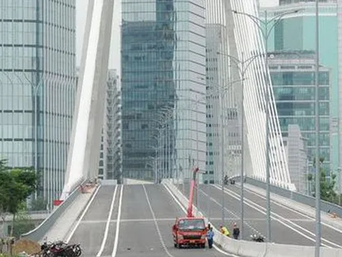 44 nắp cống trên cầu Thủ Thiêm 2 bị cạy trộm