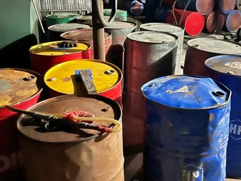 Tạm giữ hơn 3.000 lít xăng dầu không rõ nguồn gốc tại Hà Nội