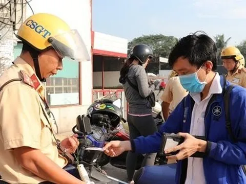 Có phải xuất trình bằng lái xe cho CSGT khi đã tích hợp vào CCCD?