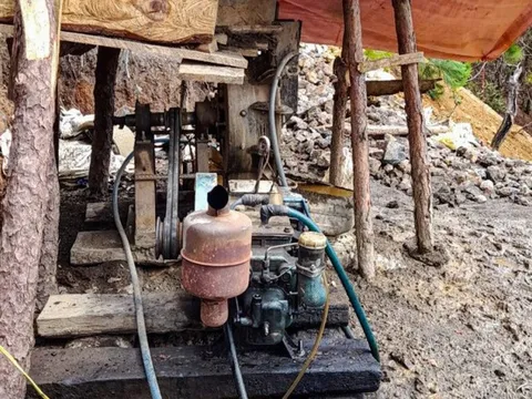 Phát hiện vụ đào địa đạo trong rừng để khai thác thiếc trái phép