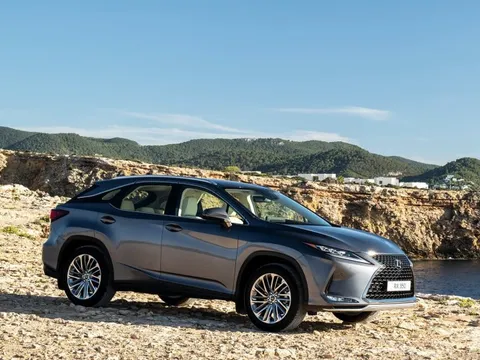 Loạt ô tô tăng giá mạnh, có mẫu đắt hơn cả trăm triệu