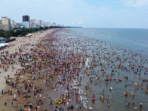 Nghỉ lễ 30/4-1/5 mang về 1 tỷ USD doanh thu du lịch, Sầm Sơn kỷ lục 700.000 lượt khách