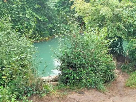 Bạn gái chìm dưới khe nước, nam sinh nhảy xuống cứu thì cả 2 đuối nước thương tâm