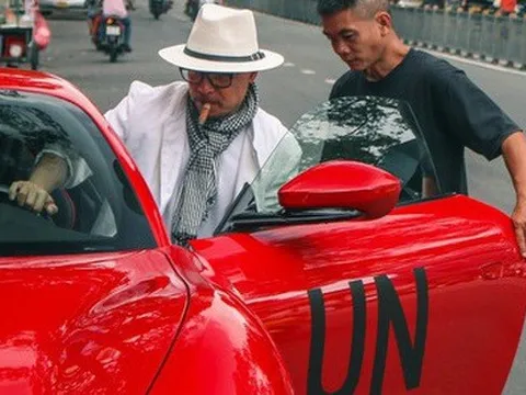 Ông Đặng Lê Nguyên Vũ lần đầu lý giải cụm chữ 'UN' dán trên dàn xe khủng của Trung Nguyên