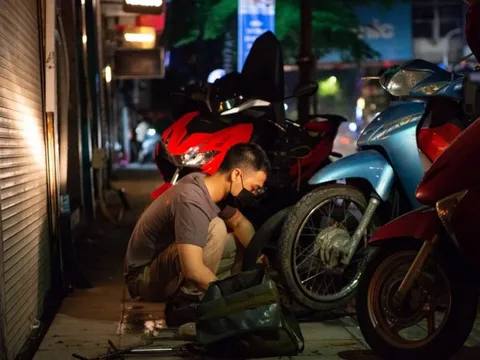 Biệt đội xuyên đêm giải cứu xe máy 0 đồng ở Hà Nội: “Không lãi được gì ngoài tình cảm”