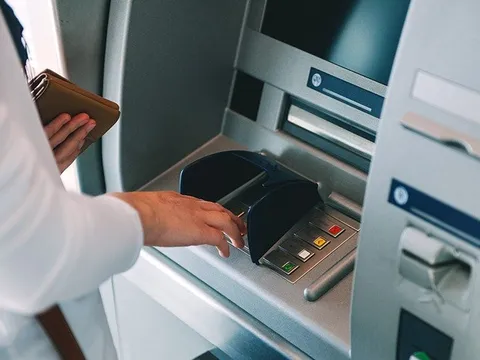 Thí điểm rút tiền tại cây ATM bằng căn cước công dân gắn chip