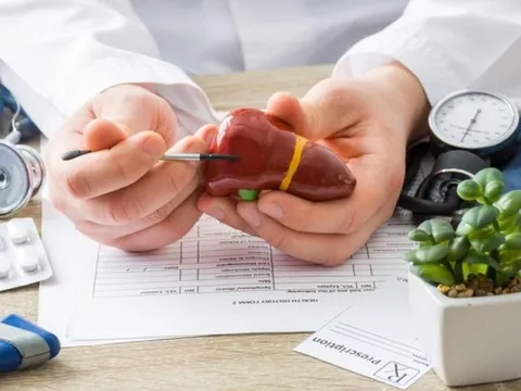 Hệ lụy khi cha mẹ tự ý xét nghiệm men gan cho con vì sợ viêm gan bí ẩn