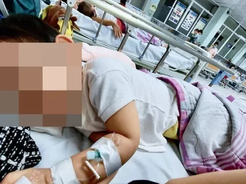 Phụ huynh lo lắng vì nhiều trẻ đang bị "dịch nôn": Bác sĩ nói gì?