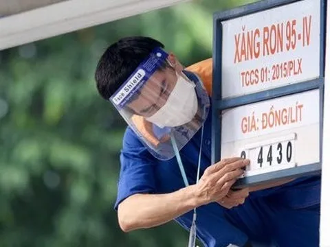 Giá xăng tăng hơn 400 đồng/lít từ chiều nay