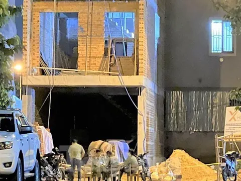 Nữ công nhân phụ hồ rơi từ tầng 3 tử vong