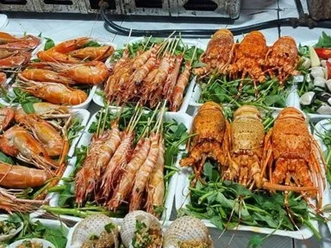 Thăm "thánh địa" hải sản vạn người mê ở Tp.HCM