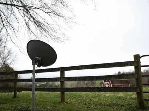 EU, Mỹ và Anh cáo buộc Nga triệt hạ Internet vệ tinh tại Ukraine