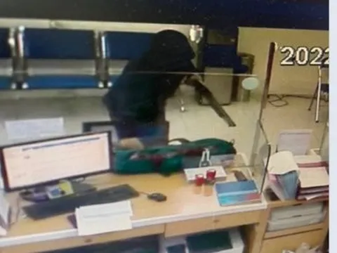 Truy bắt kẻ bịt mặt cướp ngân hàng ở Hải Phòng