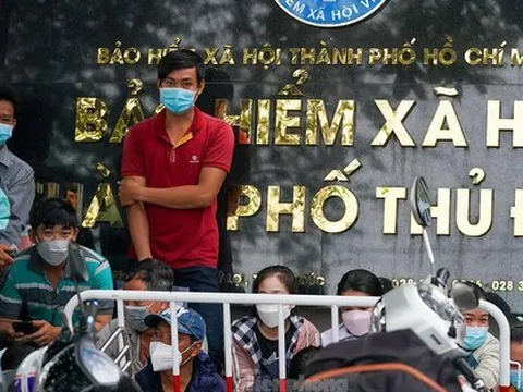 Đi làm thủ tục rút bảo hiểm thất nghiệp từ tờ mờ sáng