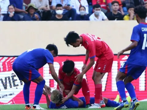 Nuốt lưỡi trong bóng đá: Chuyên gia chỉ ra sai lầm cần tránh khi sơ cứu