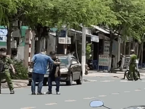 CLIP: Điều tra tiếng nổ như súng trước cổng Tòa án tỉnh Tiền Giang