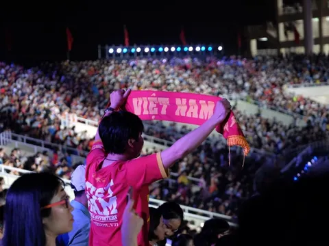 Những khoảnh khắc ấn tượng nhất lễ khai mạc SEA Games 31: Pháo hoa thắp sáng "chảo lửa" Mỹ Đình, những nụ cười tươi ánh lên niềm tự hào dân tộc đã lâu rồi mới thấy!