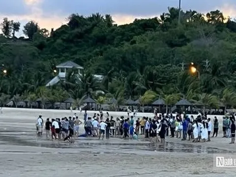 Bình Thuận: 4 du khách bị sóng cuốn khi tăm biển Mũi Né, 2 người tử vong