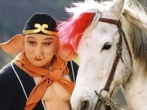 “Trư Bát Giới” Mã Đức Hoa vẫn đắt show quảng cáo ở tuổi 77