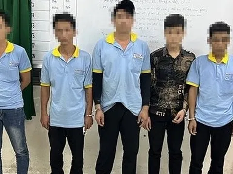 5 đối tượng làm cùng công ty rủ nhau trộm cắp tài sản thì bị bắt