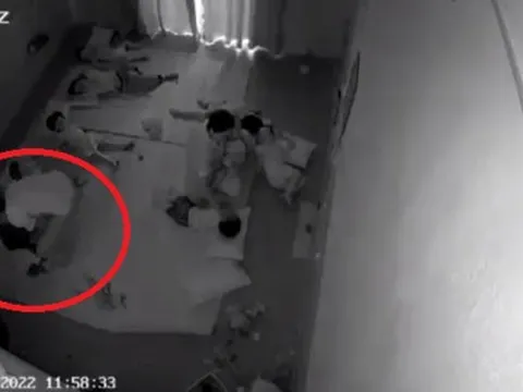 Yên Bái: Xác minh việc bảo mẫu dùng túi nilông bịt đầu trẻ mầm non rồi đánh