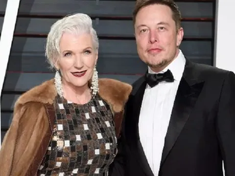 Mẹ tỷ phú giàu nhất thế giới Elon Musk sành điệu và trẻ đẹp ở tuổi 74