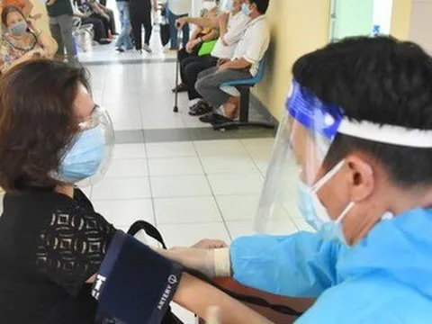 TP.HCM: Tiêm vắc-xin ngừa Covid-19 mũi 4