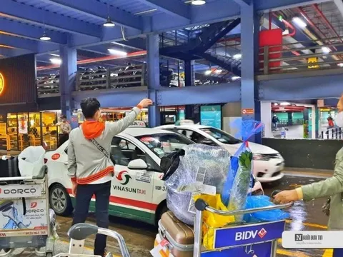 Đình chỉ tài xế taxi sân bay Tân Sơn Nhất vì 3 km đòi 200.000 đồng
