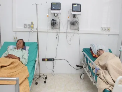 2 người nhập viện sau khi uống rượu ngâm củ ấu tàu