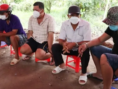 Triệt xóa điểm đá gà có người cảnh giới, bắt giữ hàng chục con bạc