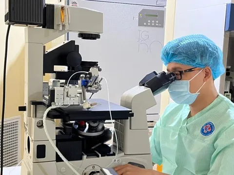 Người đàn ông không có tinh trùng nhưng vẫn có con