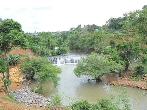 Xử phạt người đe dọa “xin cánh tay” phóng viên, chửi bới cán bộ