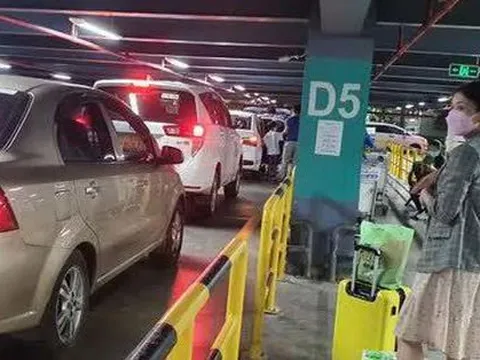 Thêm nhiều hành khách tố bị “làm giá” khi đặt xe ở sân bay Tân Sơn Nhất
