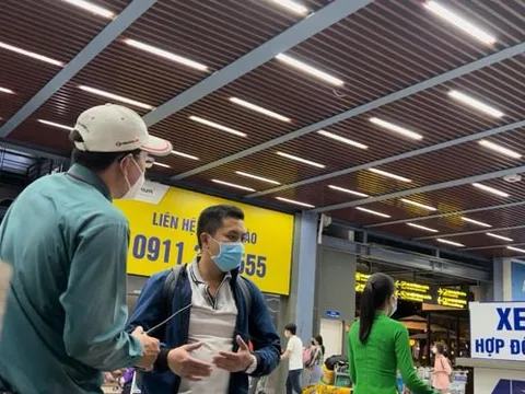 Vụ tiến sĩ bị “làm giá” khi đặt xe ở Tân Sơn Nhất: Công ty nhận sai, đình chỉ tài xế