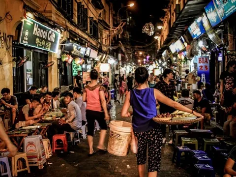 Cú hích đưa ngành F&B phục hồi khi kinh tế đêm “sáng đèn”: Nhiều nhà hàng lớn tại các thủ phủ du lịch có tới 1/3 doanh thu đến từ sau 18h