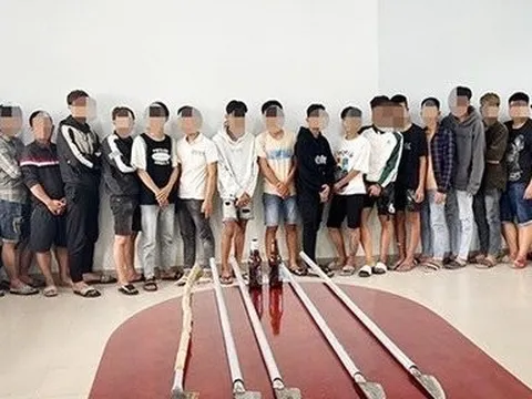 Vây bắt 21 đối tượng cầm hung khí hỗn chiến trước quán cà phê