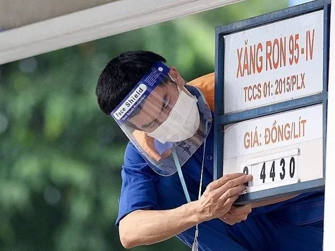 Lùi thời gian điều chỉnh giá xăng dầu sang ngày 23/5