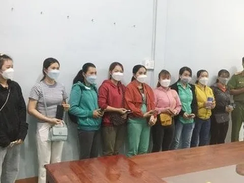 Vĩnh Long: Công an trao trả hàng chục điện thoại và xe máy cho người mất trộm