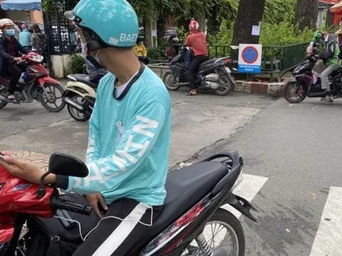 Nhiều shipper tắt app, nghỉ chạy do giá xăng tăng cao