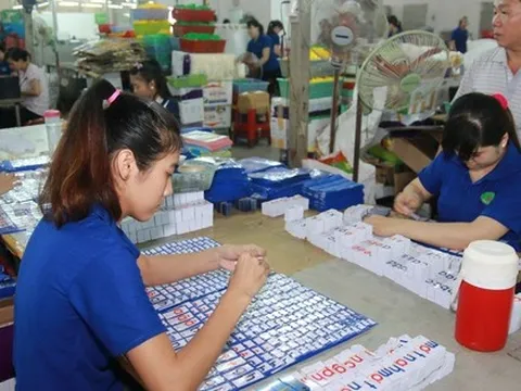 Ồ ạt rút BHXH một lần: Chờ đủ tuổi hưu thì người lao động sống bằng gì?