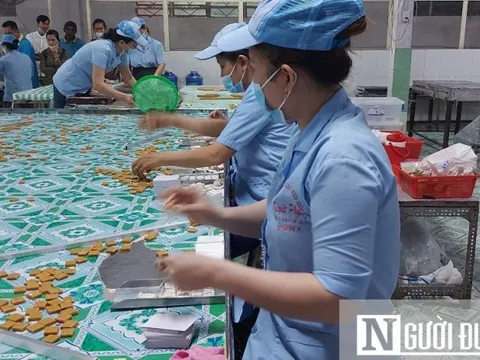 Vì sao đặc sản kẹo dừa vẫn sản xuất thủ công?