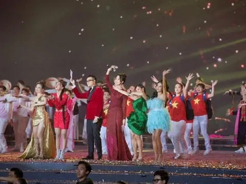 MC Thụy Vân xúc động đón tuổi mới sau khi rời lễ bế mạc SEA Games 31