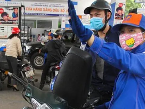 Tăng lần thứ 4 liên tiếp, giá xăng vượt mốc 30.000 đồng/lít