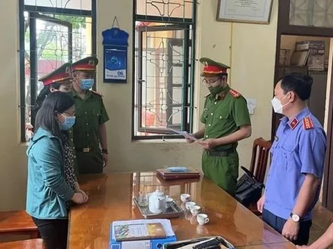 Bắt cán bộ chiếm đoạt 28 sổ tiết kiệm hưu trí của khách hàng