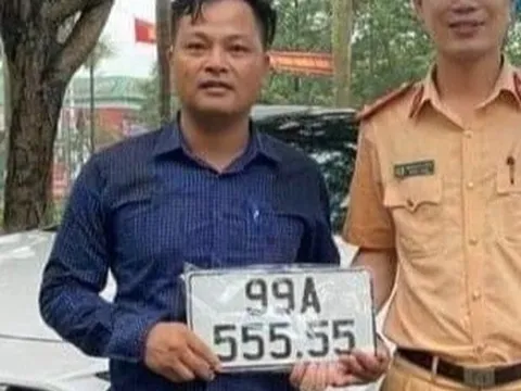 Mua xe ôtô tặng vợ, người bấm trúng biển "siêu đẹp" 555.55 nhất quyết không bán giá cao