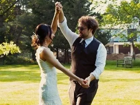 Con gái lớn diva Mỹ Linh - Anh Quân kết hôn, dung mạo rể Tây gây chú ý