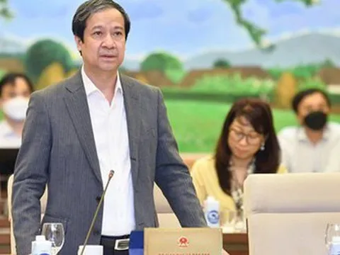 Bộ trưởng Giáo dục - Đào tạo nói gì về việc sách giáo khoa đắt gấp 2-3 lần?