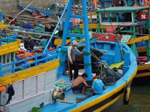 Bình Thuận: Hỗ trợ chi phí lắp đặt thiết bị tàu cá giúp ngư dân bám biển