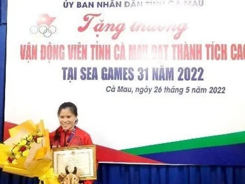 Cà Mau: Khen thưởng VĐV đạt Huy chương bạc Futsal nữ tại SEA Games 31